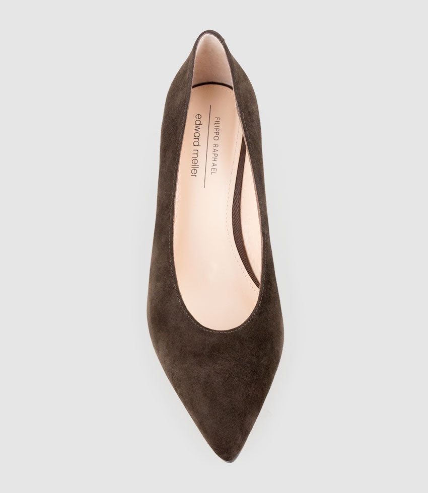 COSETTE55 Choked Up Pump in Chocolate Suede - Edward Meller