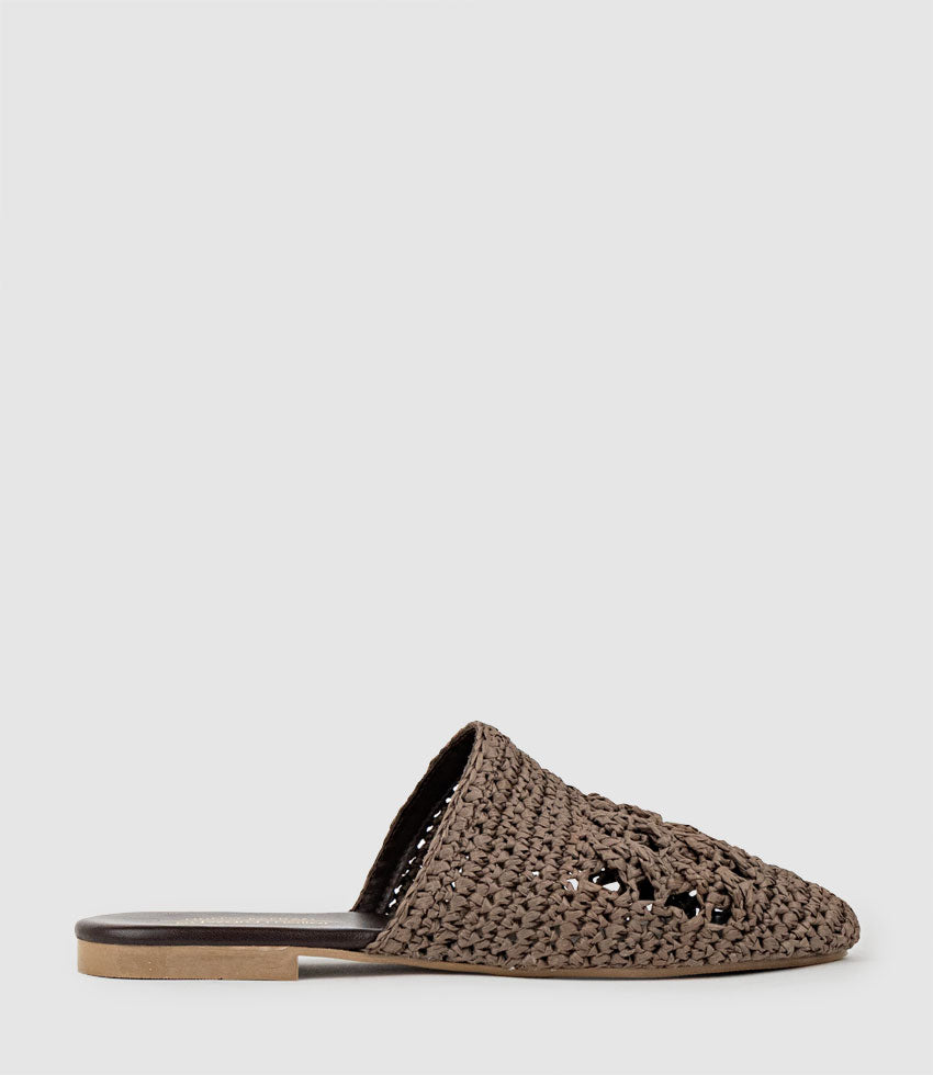 KAITLYN Raffia Closed Toe Slide in Chocolate