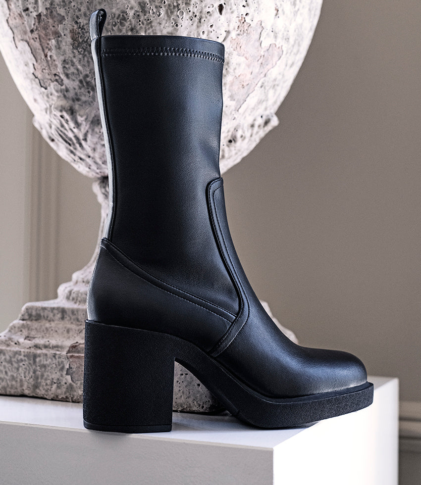WHITFORD85 Stretch Ankle Boot on Unit in Black