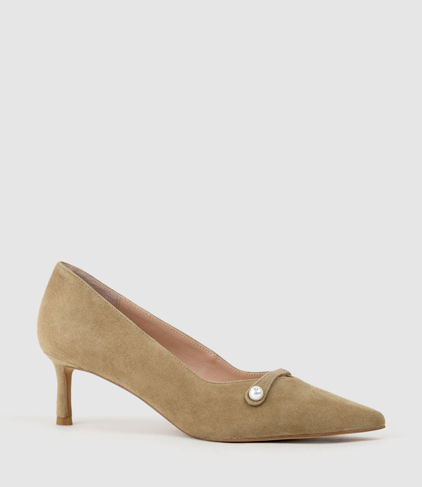 AVERE55 Choked Pump in Cashew Suede - Edward Meller