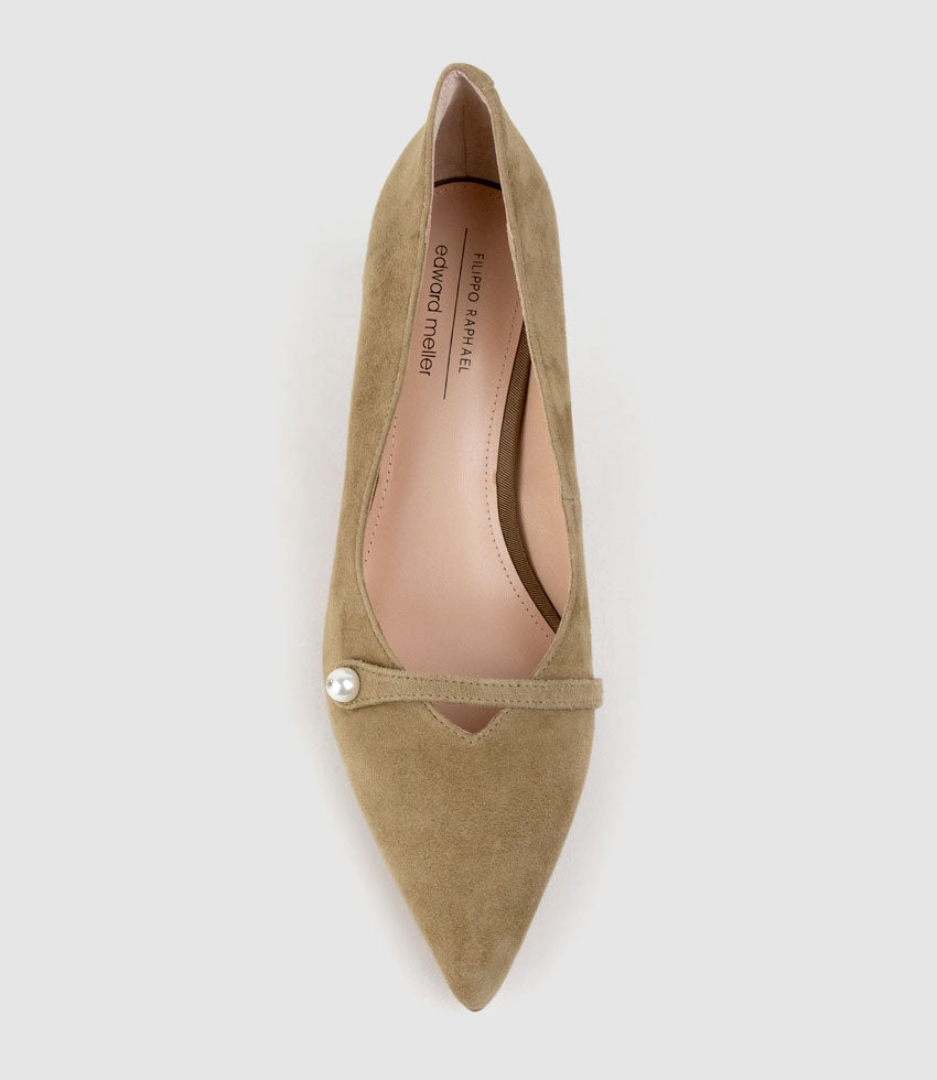 AVERE55 Choked Pump in Cashew Suede - Edward Meller