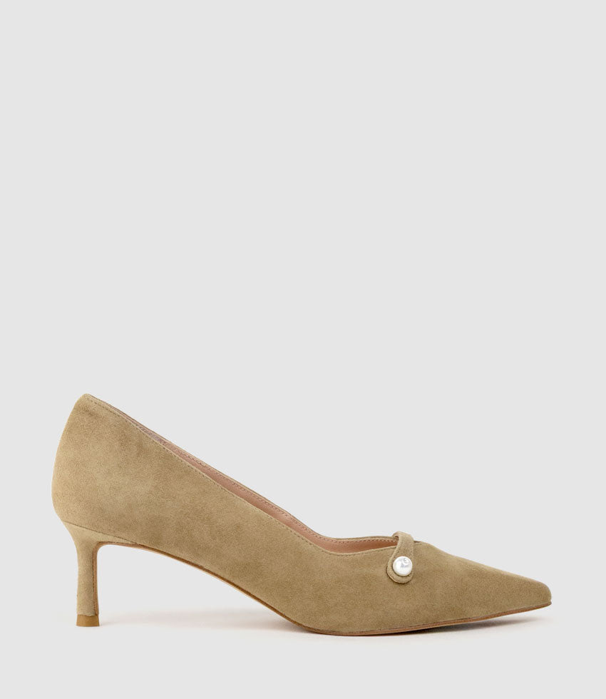 AVERE55 Choked Pump in Cashew Suede - Edward Meller