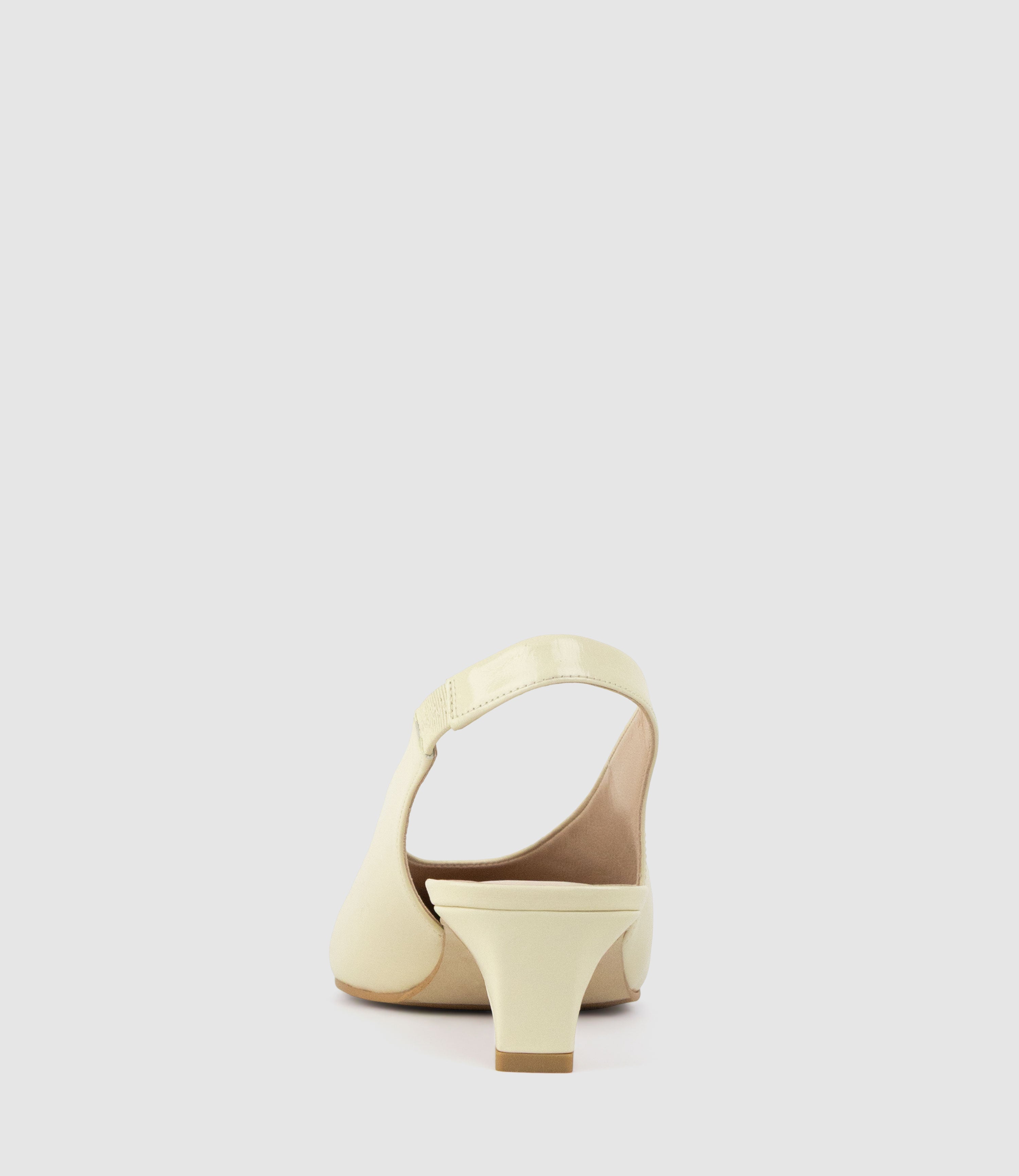 DIALA40 Choked Slingback in Offwhite Crinkle Patent
