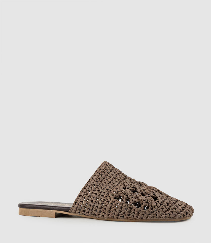 KAITLYN Raffia Closed Toe Slide in Chocolate