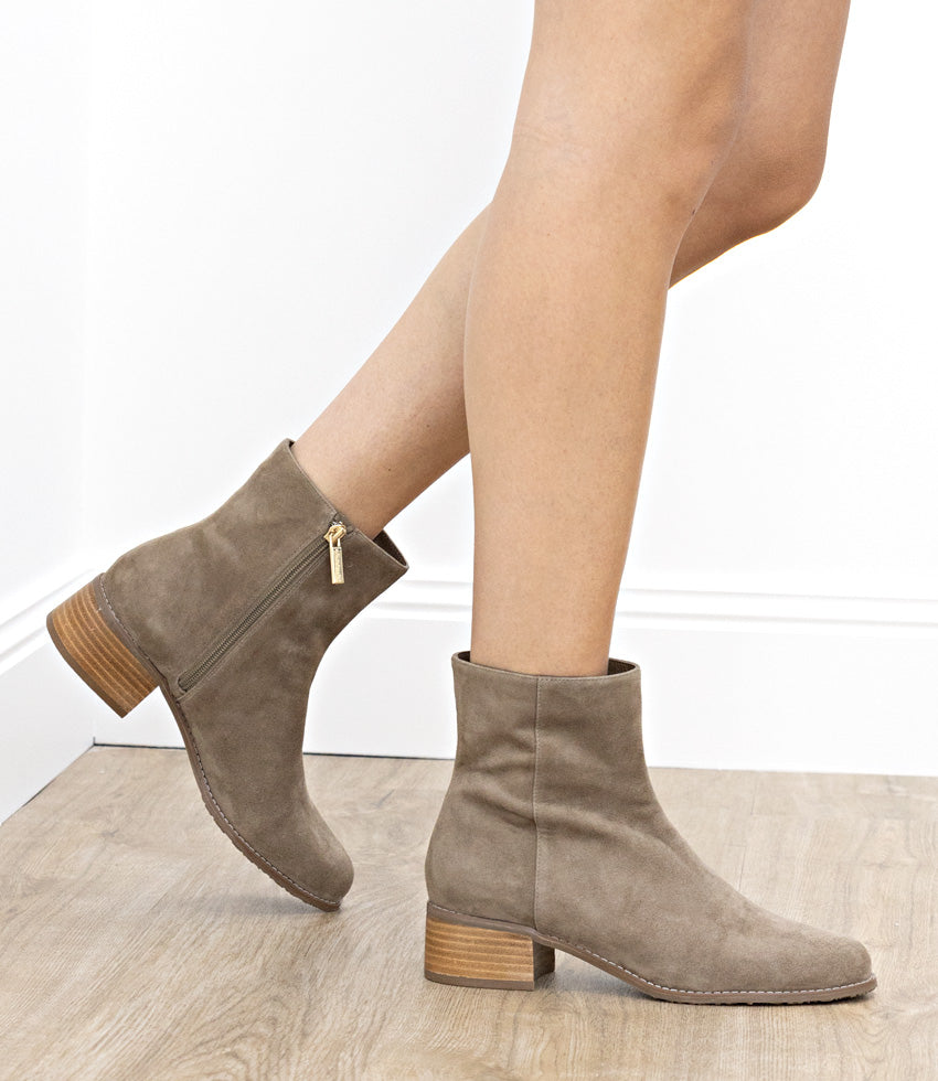 WESTON40 Ankle Boot with Zip in Latte Suede - Edward Meller