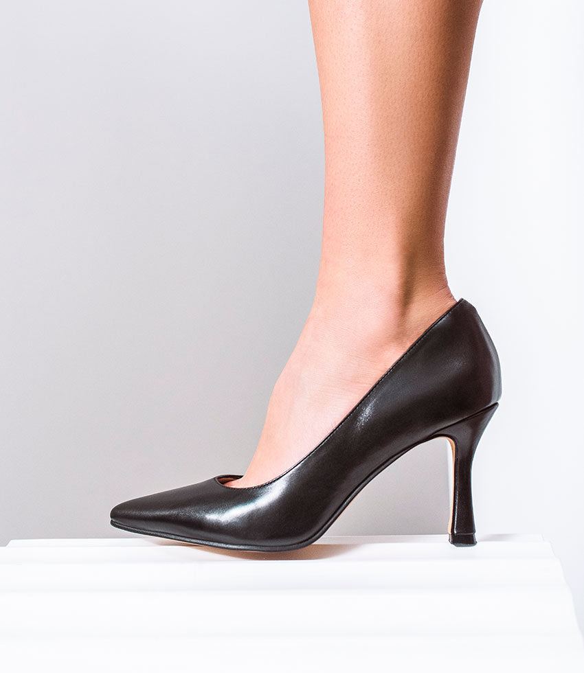 AMARA85 Pump with Louis Heel in Black - Edward Meller