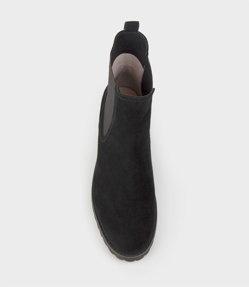 WYATT Chukka Boot on Rubber Sole in Black Suede - Edward Meller